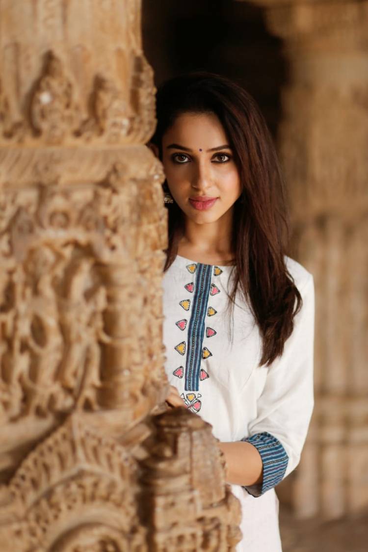 Actress @iRiyaSuman Latest stunning Pics