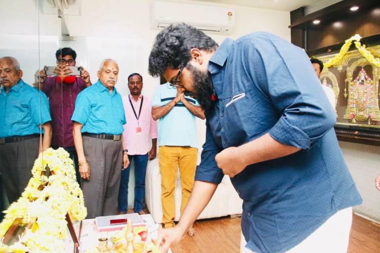 In this auspicious day, Dubbing of the #Cobra begins.  #ChiyaanVikram 