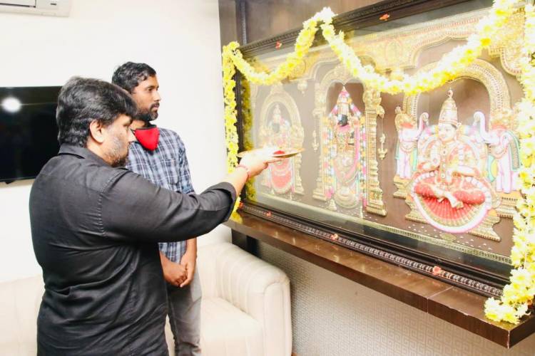 In this auspicious day, Dubbing of the #Cobra begins.  #ChiyaanVikram 