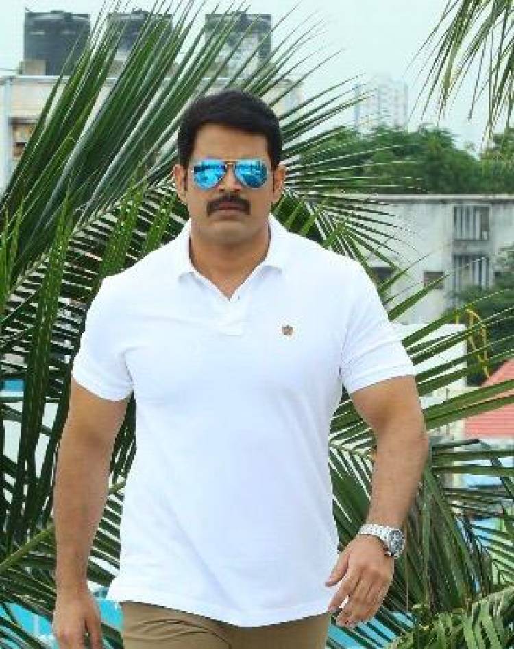 @shaamactor Plays the cop role in  #NaangaRombaBusy