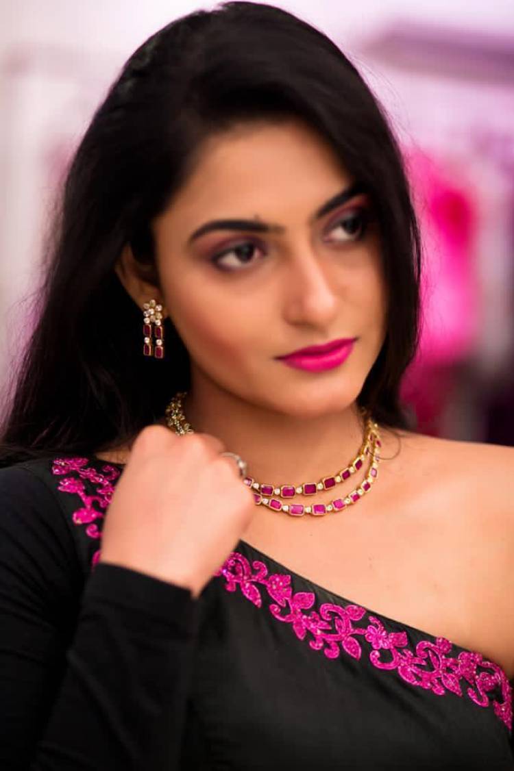 #ilayaPunnagaiilavarasi இளைய புன்னகை இளவரசி   #AnithraNair  அனித்திராநாயர்