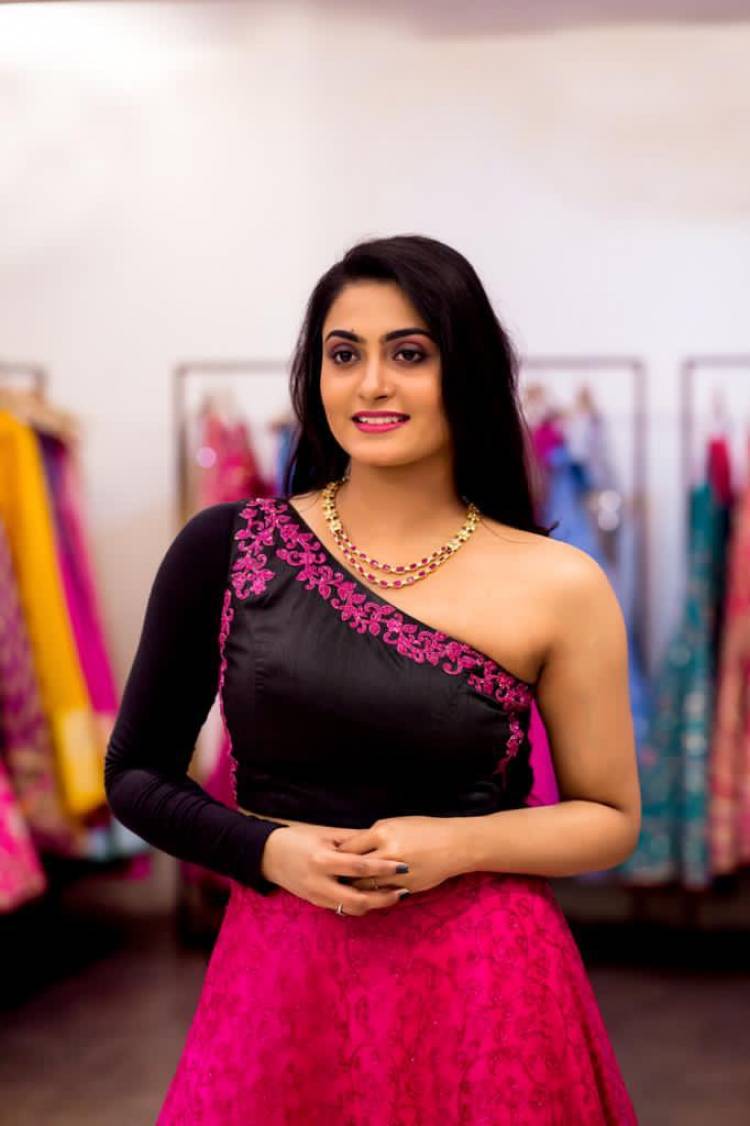 #ilayaPunnagaiilavarasi இளைய புன்னகை இளவரசி   #AnithraNair  அனித்திராநாயர்