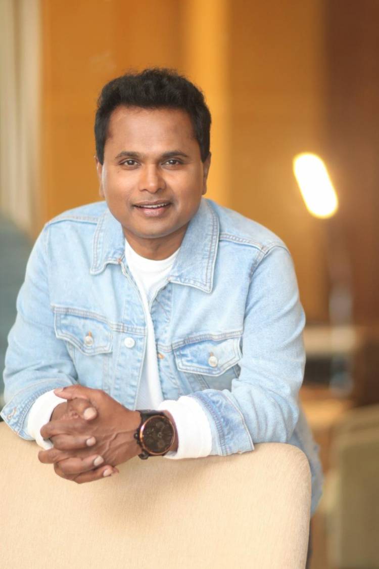 உங்களின் முகங்களை; முகம் சொல்லும் உணர்வுகளை உலகமெங்கும் கொண்டு செல்ல வருகிறது 