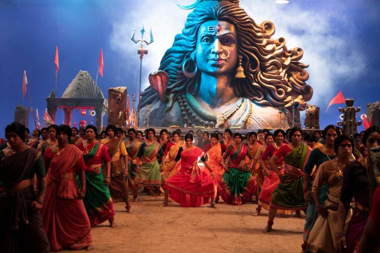 @akshaykumar  has got people spellbound across the nation with his Tandav in the song #BamBholle from #Laxmii.