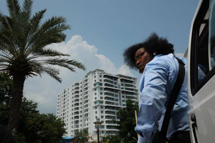 #NaangaRombaBusy stills. directed by #Badri  #நாங்கரொம்பபிசி  #SundarC #avnimovies 