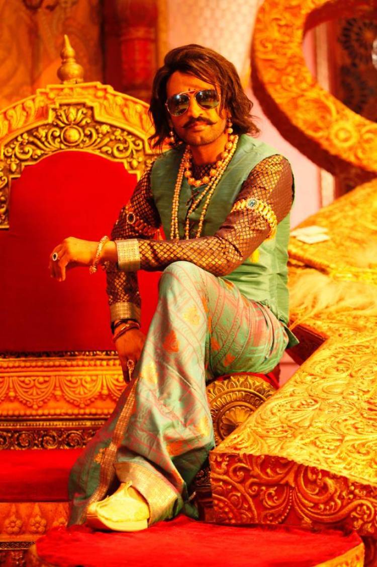 சந்தானம் மூன்று வேடங்களில் நடிக்கும் 'பிஸ்கோத்' தீபாவளிக்கு வெளியாகிறது!