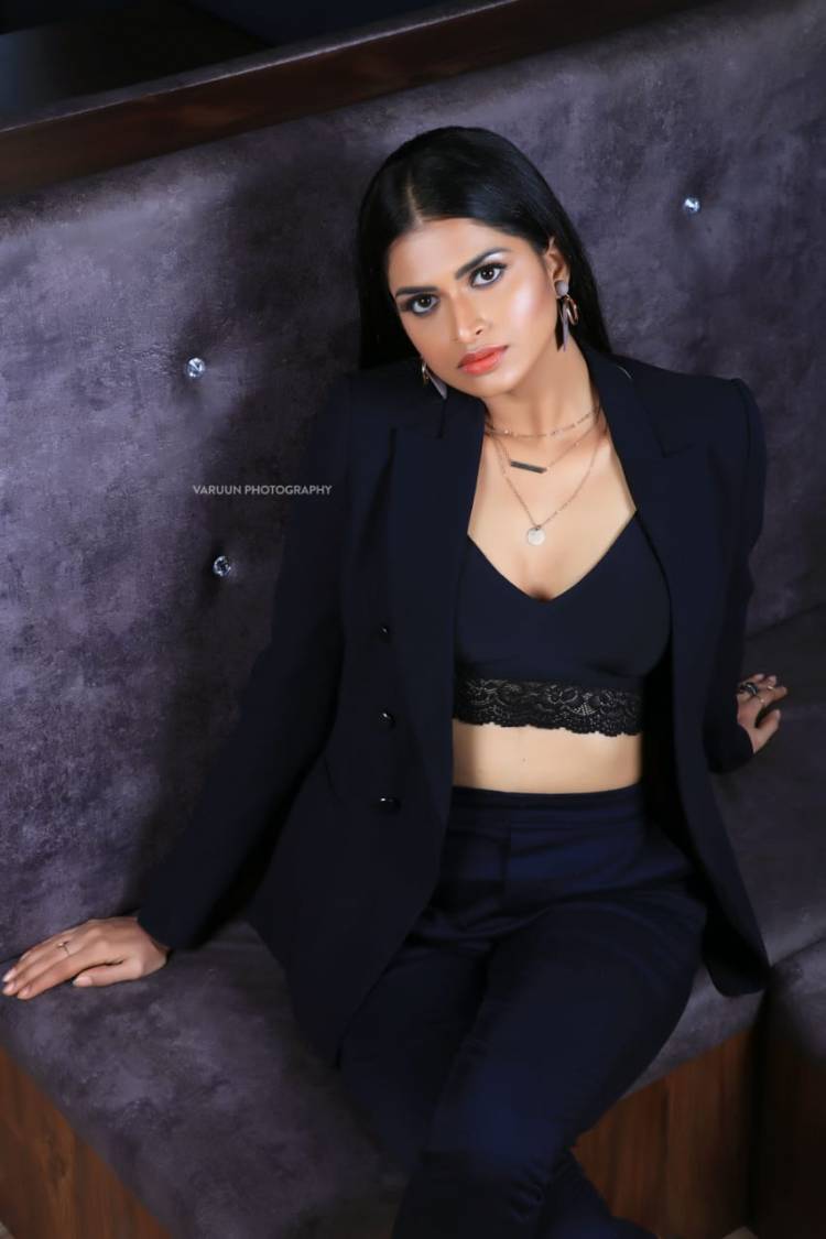 Beauty in Black! Actress #SumaPoojari Pics