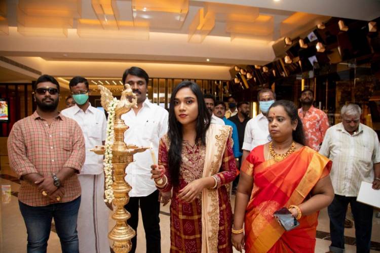 மதுரையில் மூன்று திரையரங்குகளோடு திறக்கப்பட்ட பிரம்மாண்ட மல்டிபிளக்ஸ் தியேட்டர் “கோபுரம் சினிமாஸ்”