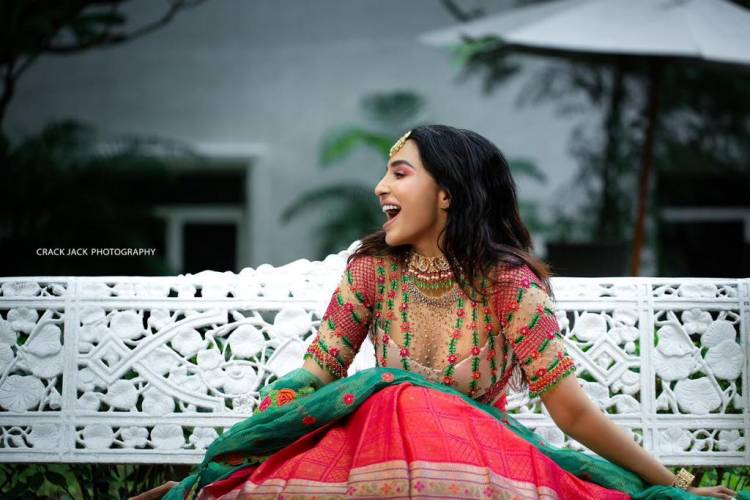 Actress #Parvati looks pretty in pink! Here are pictures from her latest photoshoot. 