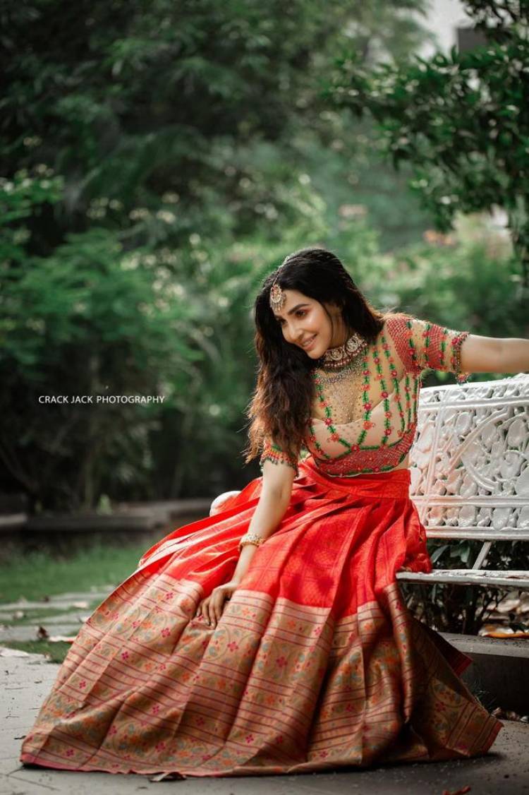 Actress #Parvati looks pretty in pink! Here are pictures from her latest photoshoot. 