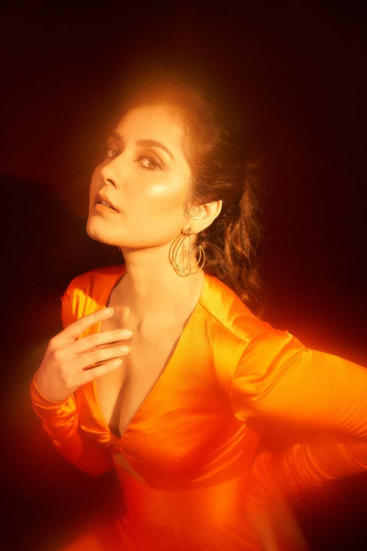 Blazing like the sun! Actress #RaashiKhanna looks bright and beautiful  in these pics from her latest photoshoot.