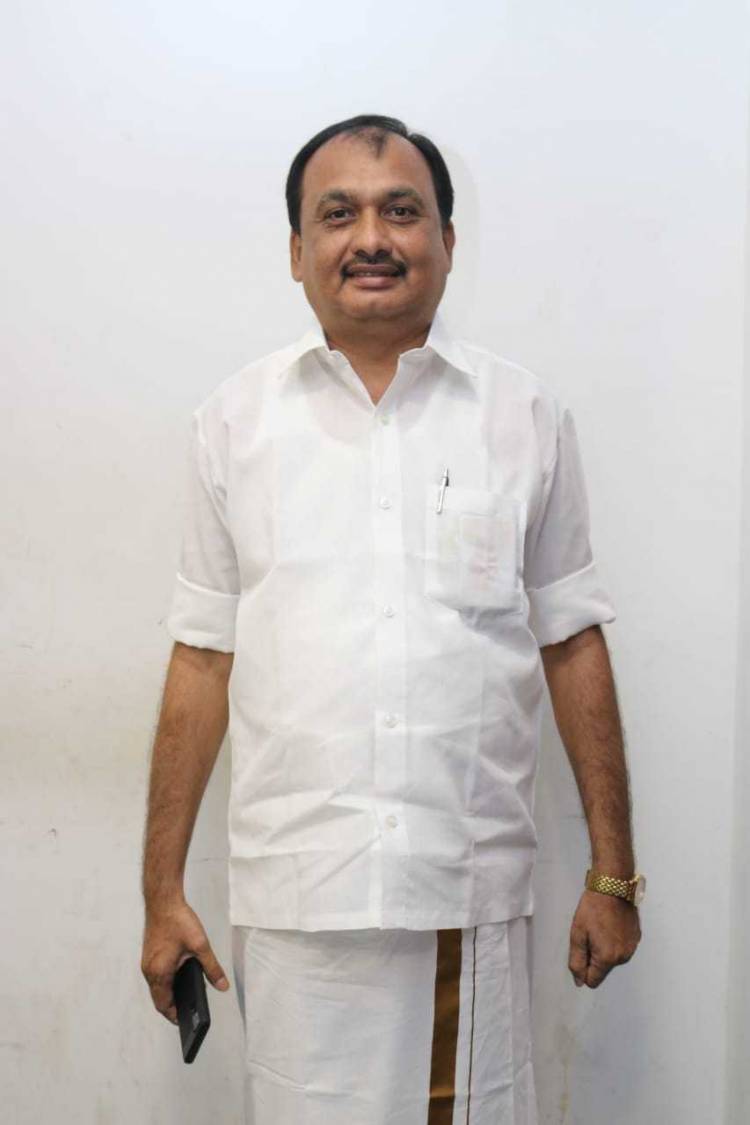 ஆவியை அடக்கும் " கொம்பு" ஜீவா - திஷா பாண்டே கலகலப்பு