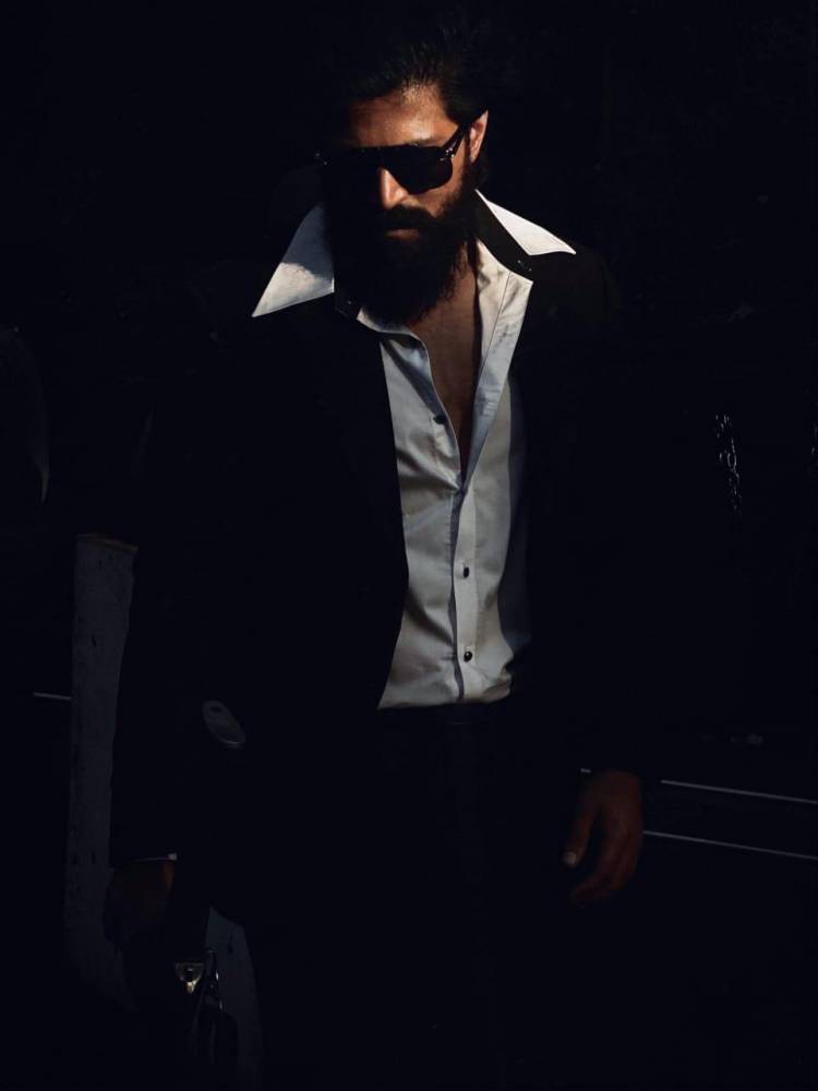 The Villain Stays On Rocking Star @TheNameIsYash from #KGFChapter2 Climax.