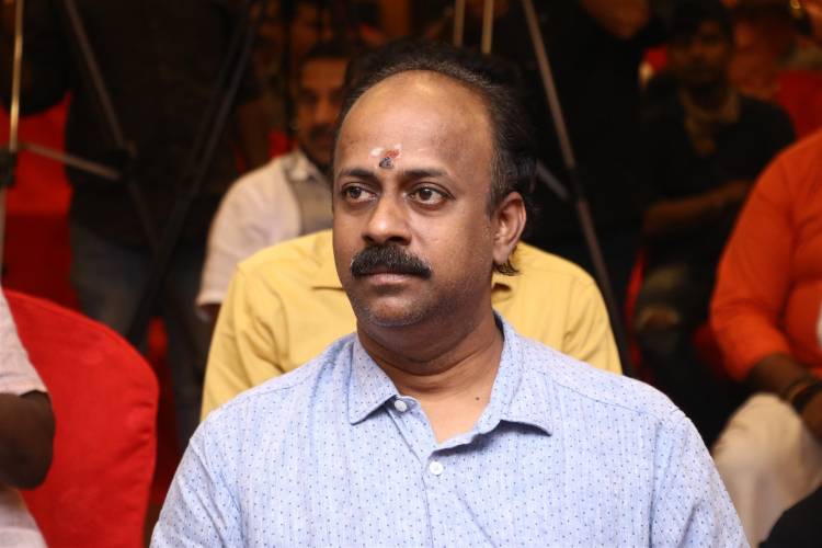 ஐந்து மொழிகளில் பிரமாண்டமாக தயாரிக்கும் படம்  “ பாம்பாட்டம் “