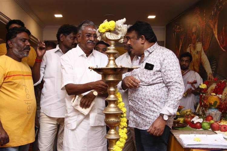 ஐந்து மொழிகளில் பிரமாண்டமாக தயாரிக்கும் படம்  “ பாம்பாட்டம் “