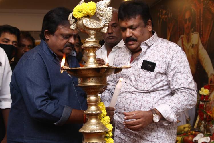 ஐந்து மொழிகளில் பிரமாண்டமாக தயாரிக்கும் படம்  “ பாம்பாட்டம் “