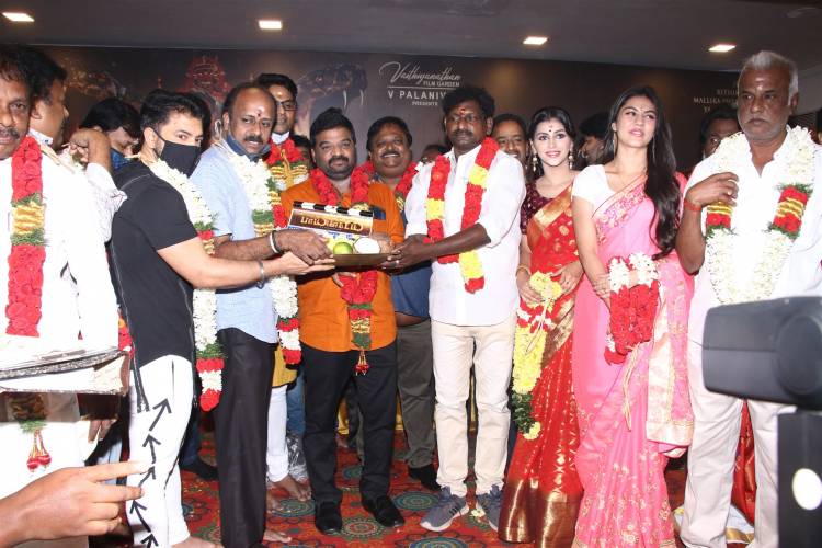 ஐந்து மொழிகளில் பிரமாண்டமாக தயாரிக்கும் படம்  “ பாம்பாட்டம் “