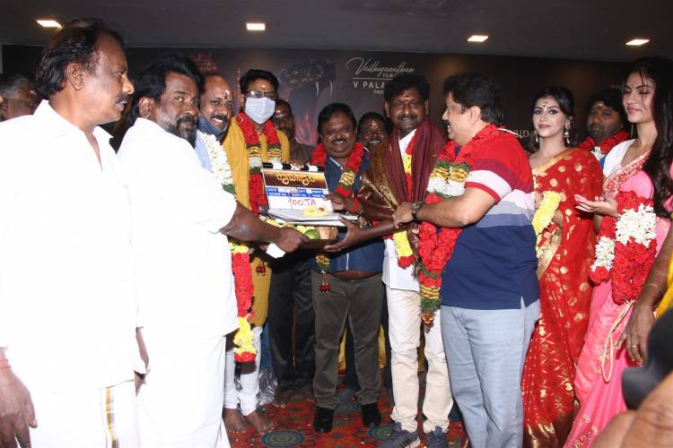 ஐந்து மொழிகளில் பிரமாண்டமாக தயாரிக்கும் படம்  “ பாம்பாட்டம் “