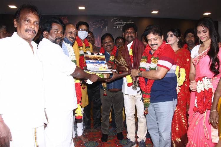 ஐந்து மொழிகளில் பிரமாண்டமாக தயாரிக்கும் படம்  “ பாம்பாட்டம் “