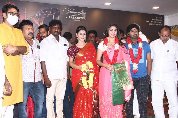 ஐந்து மொழிகளில் பிரமாண்டமாக தயாரிக்கும் படம்  “ பாம்பாட்டம் “