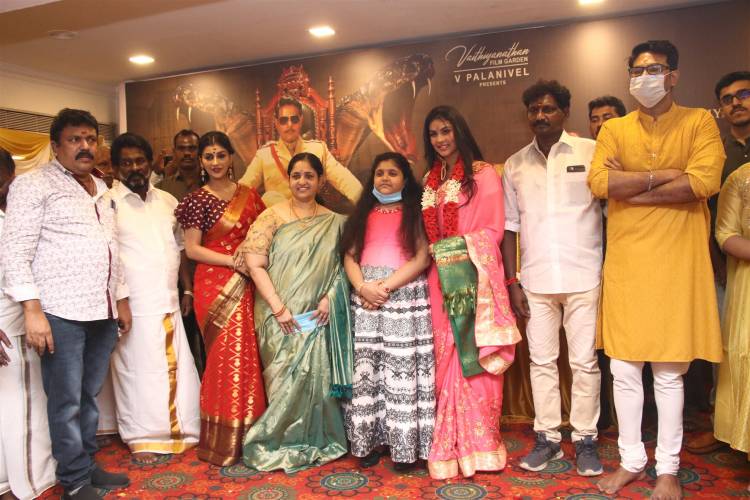 ஐந்து மொழிகளில் பிரமாண்டமாக தயாரிக்கும் படம்  “ பாம்பாட்டம் “