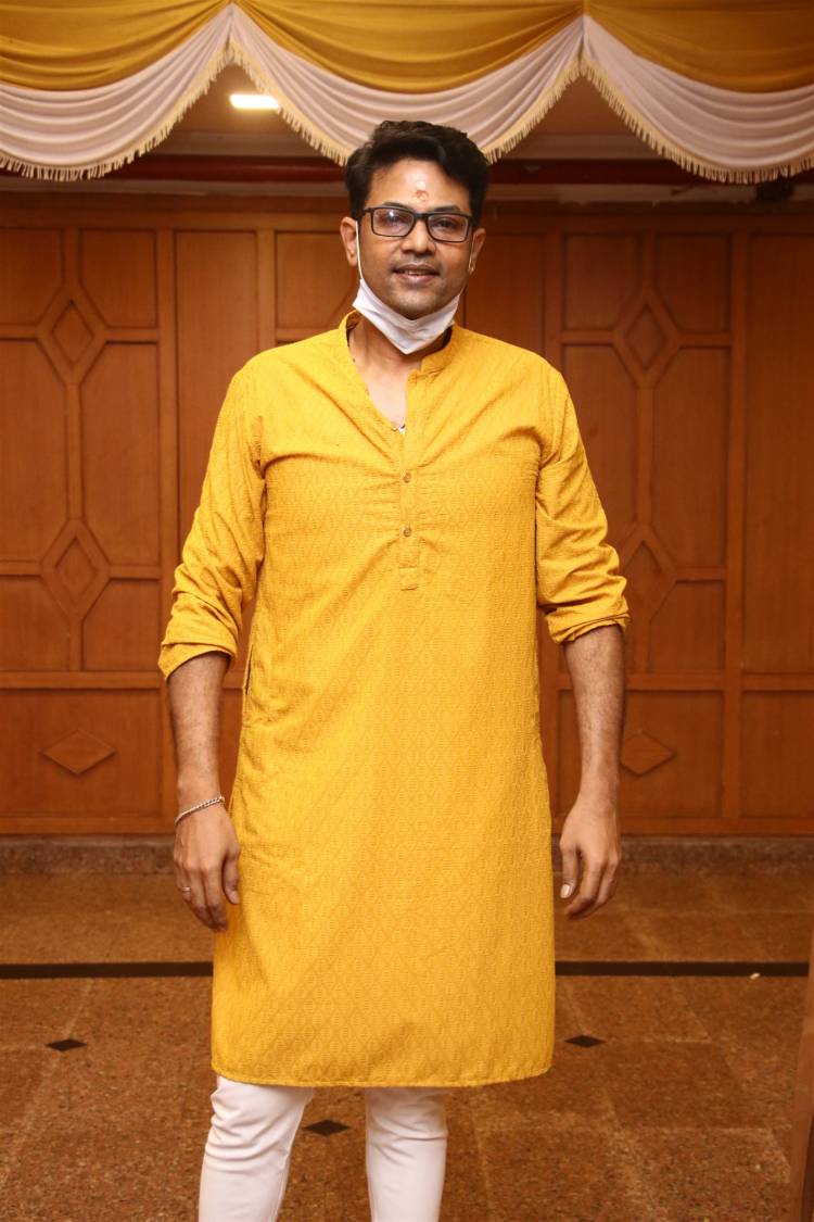 ஐந்து மொழிகளில் பிரமாண்டமாக தயாரிக்கும் படம்  “ பாம்பாட்டம் “