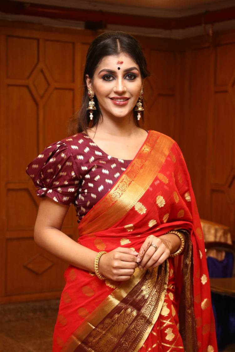 ஐந்து மொழிகளில் பிரமாண்டமாக தயாரிக்கும் படம்  “ பாம்பாட்டம் “