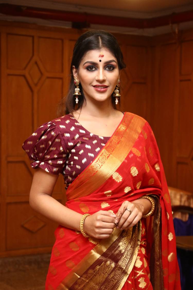 ஐந்து மொழிகளில் பிரமாண்டமாக தயாரிக்கும் படம்  “ பாம்பாட்டம் “