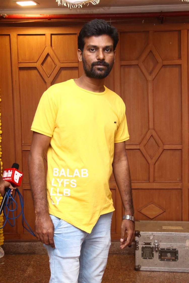 ஐந்து மொழிகளில் பிரமாண்டமாக தயாரிக்கும் படம்  “ பாம்பாட்டம் “