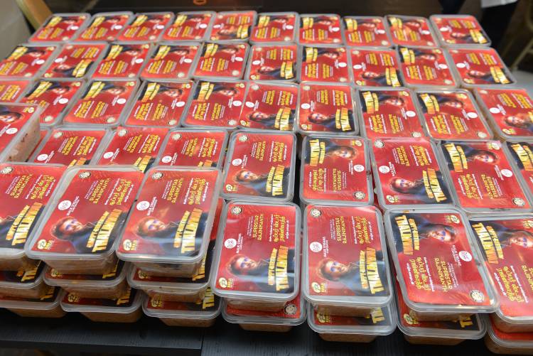 சூப்பர்ஸ்டார் ரஜினிகாந்தின் பிறந்தநாளை முன்னிட்டு மாலிக் ஸ்ட்ரீம்ஸ் கார்ப்பரேஷன் சார்பில்  மலேசியாவில் மாபெரும் அன்னதானம்!