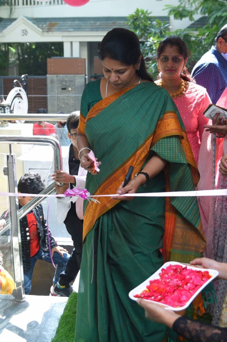 கனிமொழி திறந்து வைத்த ஸ்டுடியோ 7 ப்ரீமியம் சலூன். சிவகார்த்திகேயன் பா.ரஞ்சித் உள்பட பல பிரபலங்கள் கலந்து கொண்டனர்