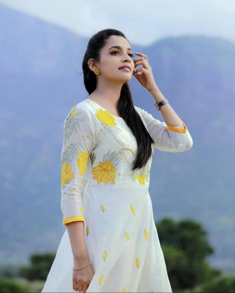 Actress #Abarnathi Has Always Captured The Hearts Of The Audience!!