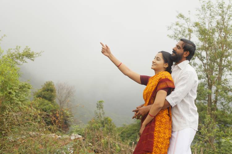 Herewith sending the stills and Cast & Crew of the movie  'Thean' - 'தேன்'