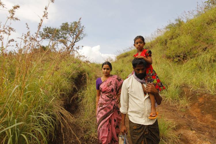 Herewith sending the stills and Cast & Crew of the movie  'Thean' - 'தேன்'