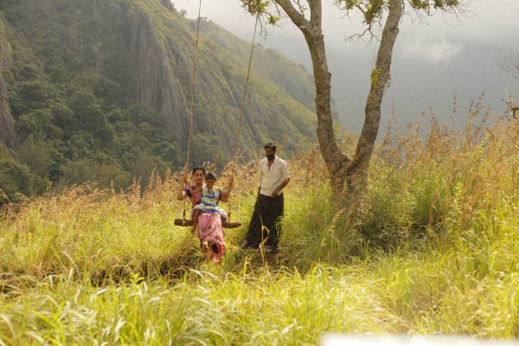 Herewith sending the stills and Cast & Crew of the movie  'Thean' - 'தேன்'