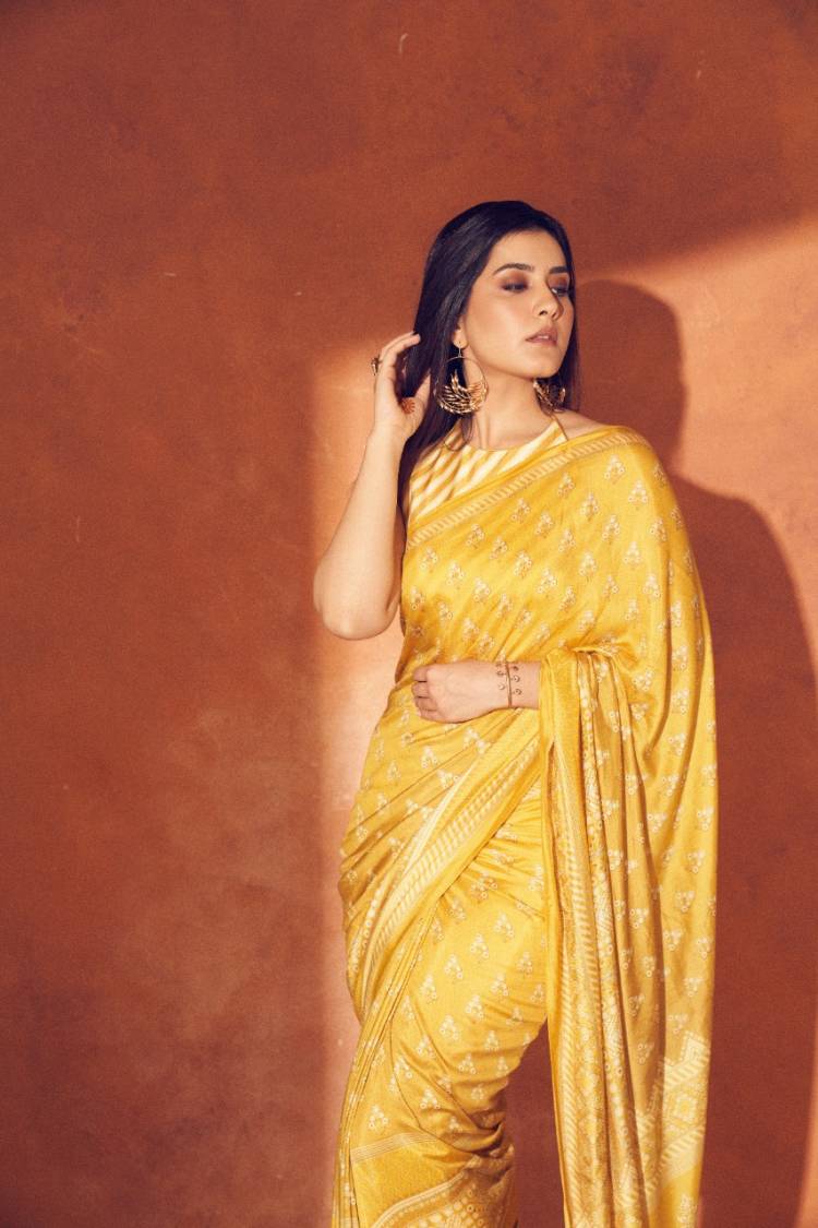 Actress #RaashiKhanna looks stunning in these pictures shot on the occasion of her sister's engagement.