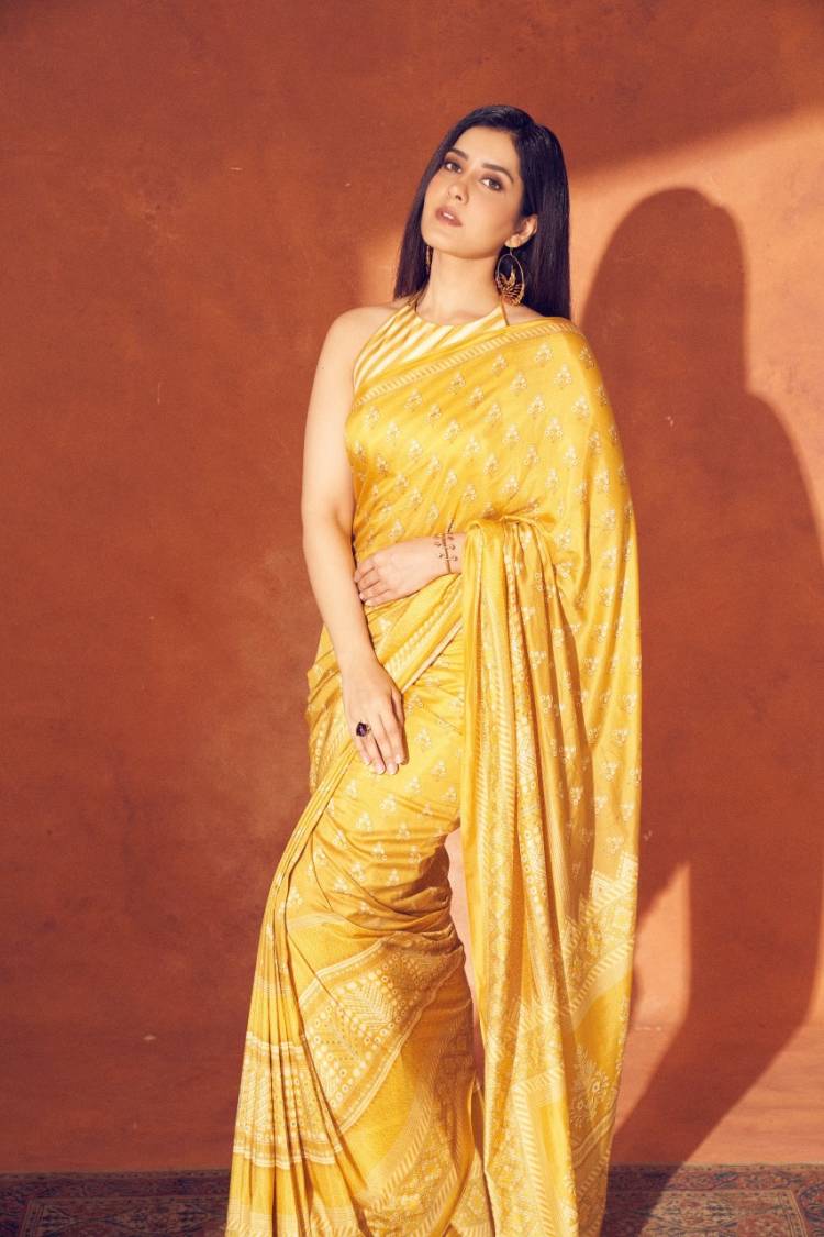 Actress #RaashiKhanna looks stunning in these pictures shot on the occasion of her sister's engagement.