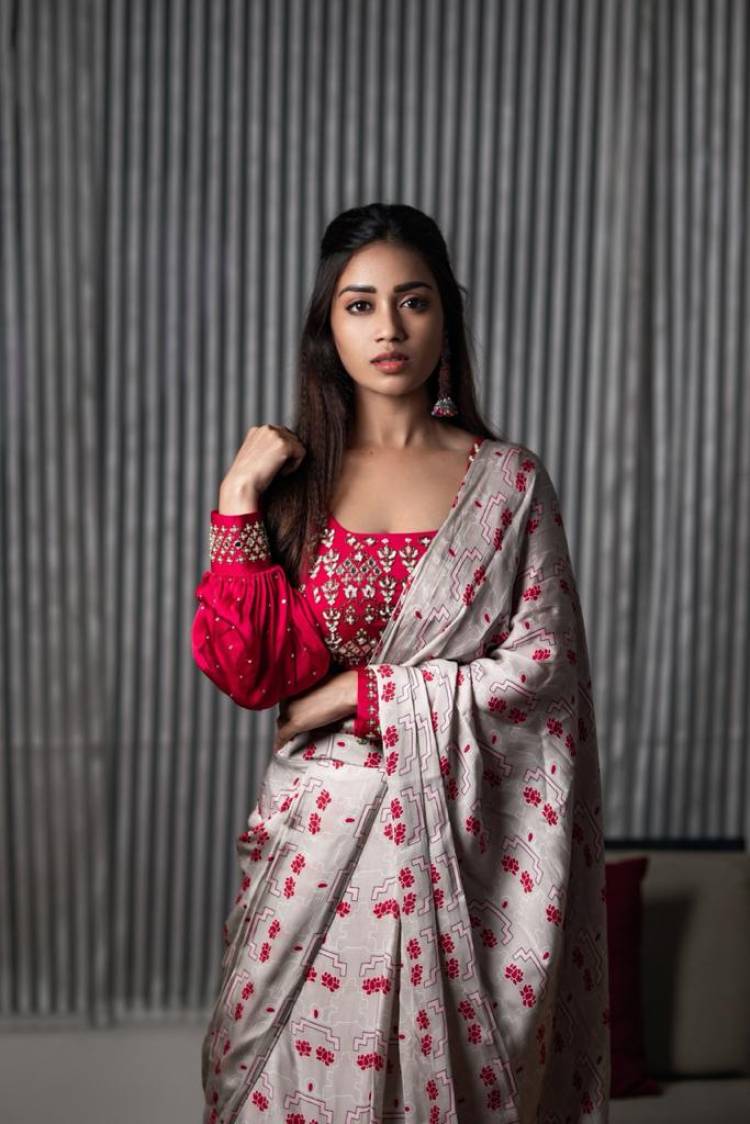 @Nivetha_Tweets looks elegant in this latest photoshoot