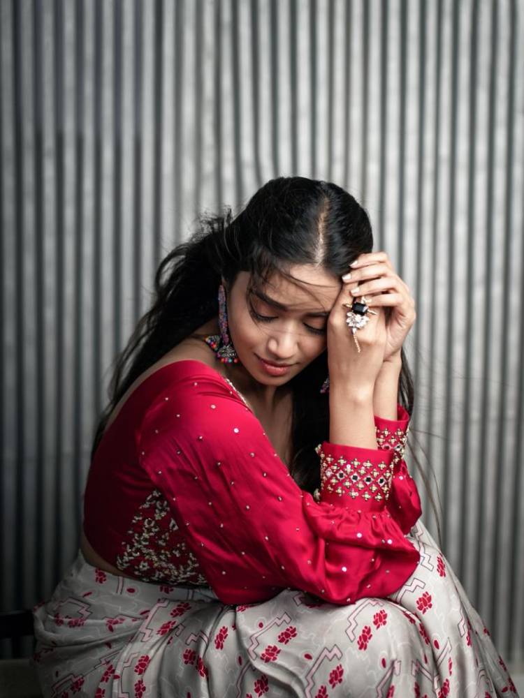@Nivetha_Tweets looks elegant in this latest photoshoot
