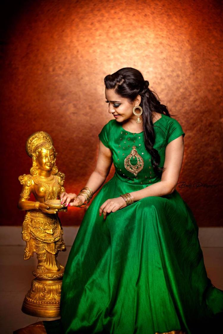 நான் அபர்ணதி. எனது நடிப்பில் வெளியாகவிருக்கும் ' தேன்' 