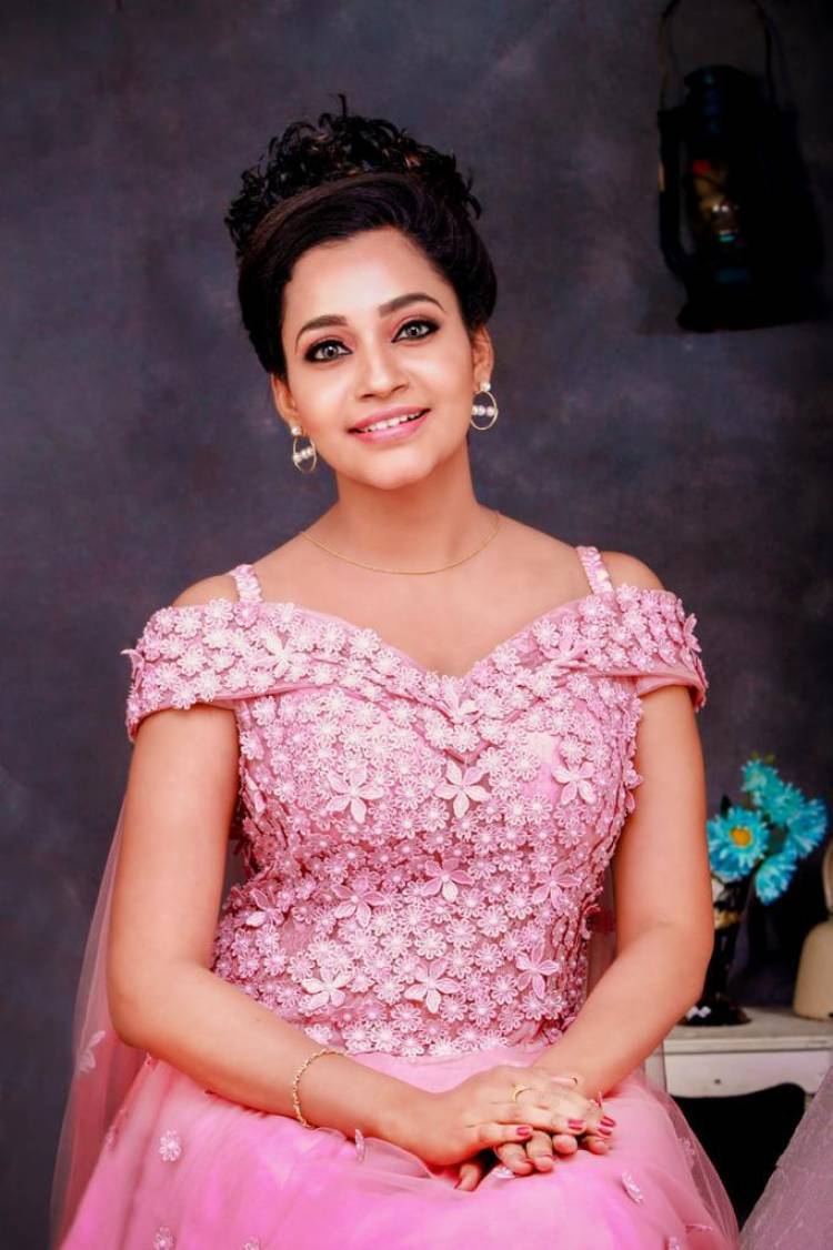 நான் அபர்ணதி. எனது நடிப்பில் வெளியாகவிருக்கும் ' தேன்' 