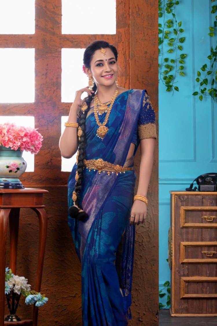 நான் அபர்ணதி. எனது நடிப்பில் வெளியாகவிருக்கும் ' தேன்' 