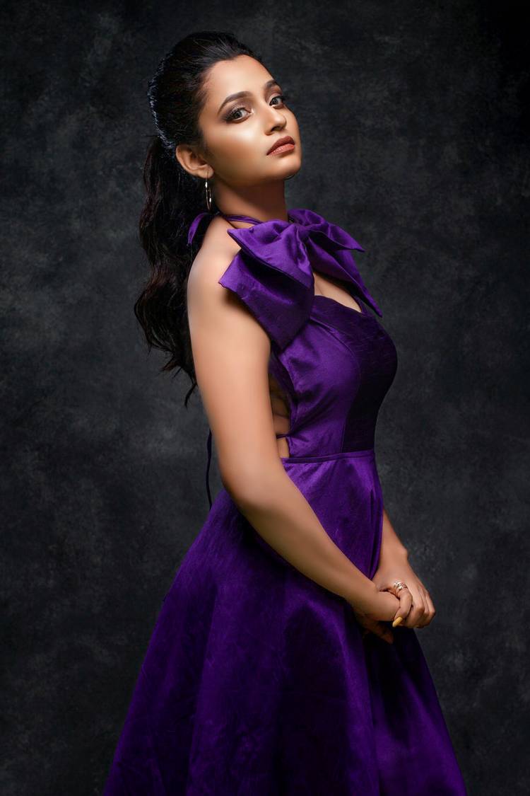 நான் அபர்ணதி. எனது நடிப்பில் வெளியாகவிருக்கும் ' தேன்' 