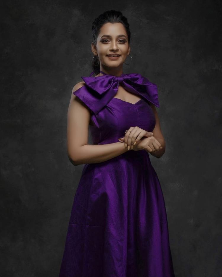 நான் அபர்ணதி. எனது நடிப்பில் வெளியாகவிருக்கும் ' தேன்' 