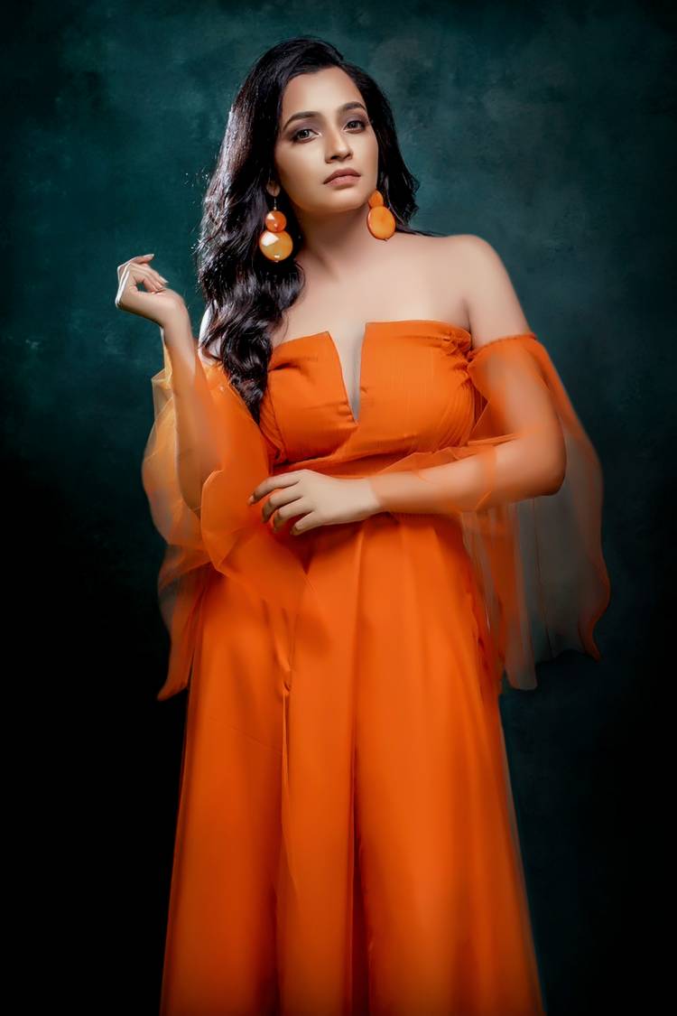 நான் அபர்ணதி. எனது நடிப்பில் வெளியாகவிருக்கும் ' தேன்' 