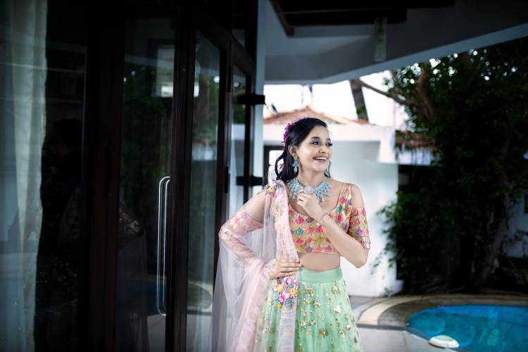 நான் அபர்ணதி. எனது நடிப்பில் வெளியாகவிருக்கும் ' தேன்' 