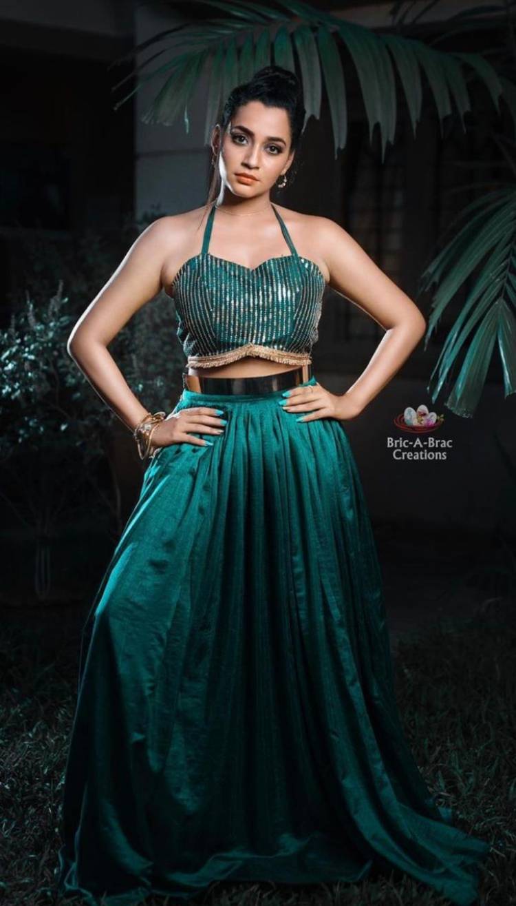 நான் அபர்ணதி. எனது நடிப்பில் வெளியாகவிருக்கும் ' தேன்' 