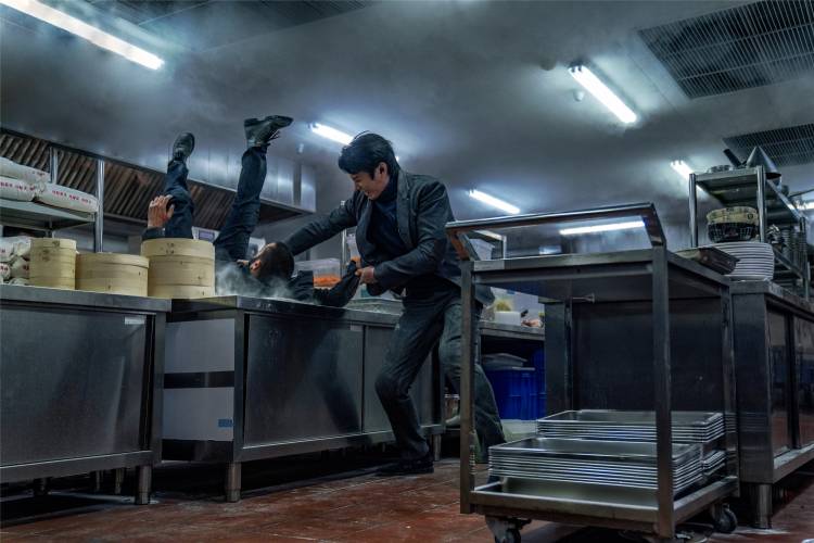 Trident Arts R.Ravindran and Indo Overseas Films releases Jackie Chan's Vanguard