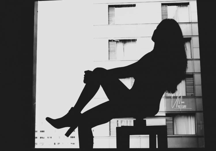 Bigg Boss Fame Actress #Julie Looks So Glam in her Latest Silhouette Photoshoot