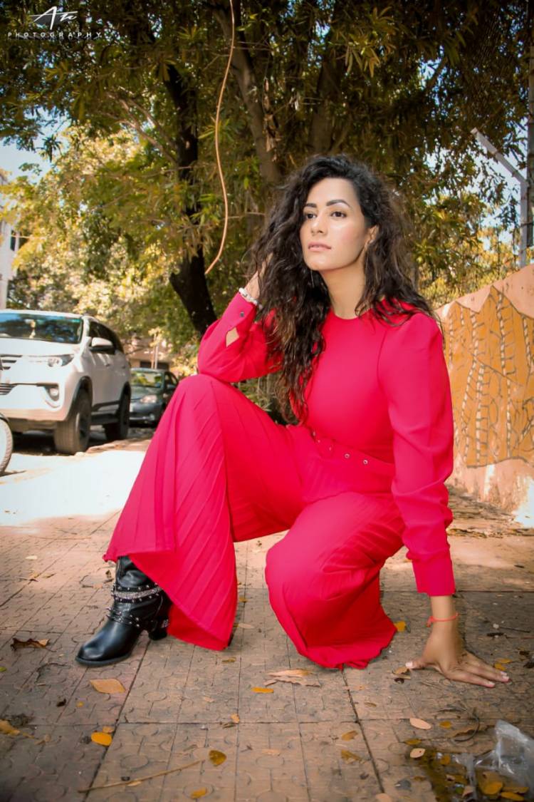 Actress #SanjanaSingh @SanjanaSingh_ #Christmas special pics..